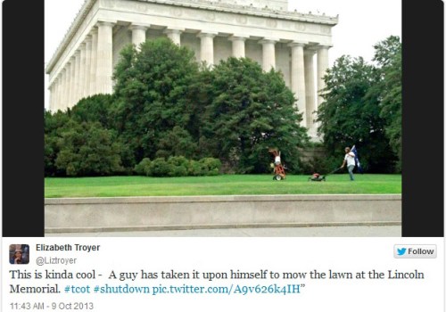 2013_10 13 Citizen mowed lawn at Lincoln Meml
