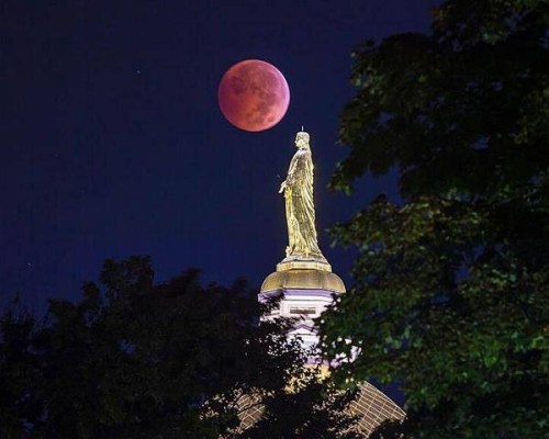 2014_10 08 Blood Moon 2 over Notre Dame Univ