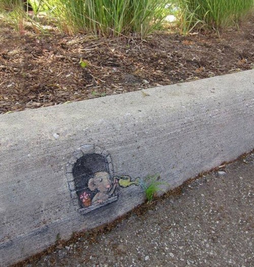 Mouse on curb graffiti