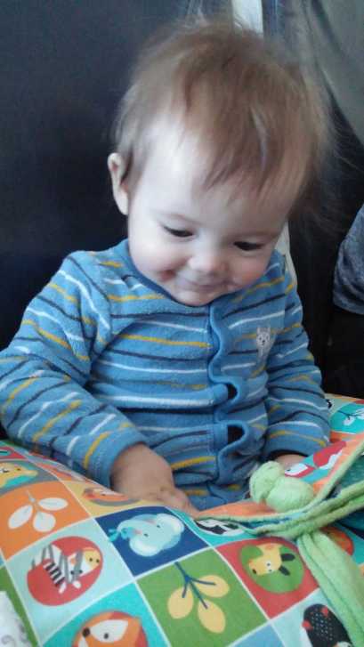 2016_10-05-alex-playing-on-plane