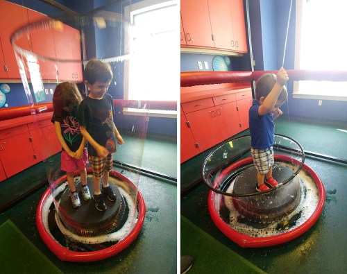 2018_03 29 Mascots bubble maker