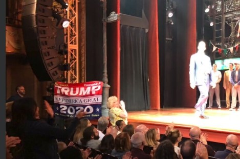 2018_06 17 Trump flag