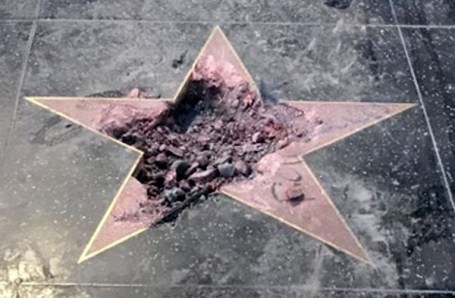 2018_07 Trump star