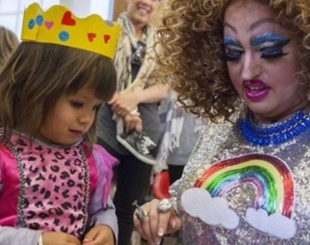 drag queen w child