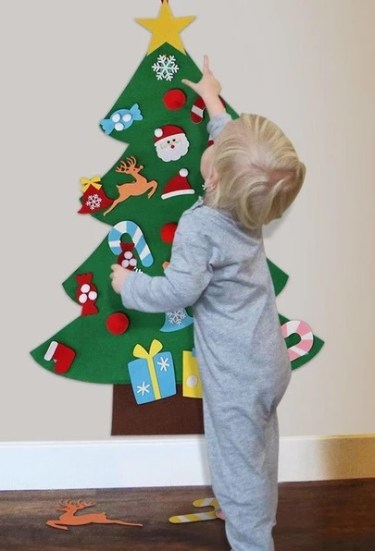 2019_12 06 felt christmas tree