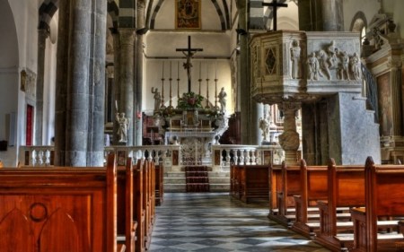 2020_03 08 empty pews