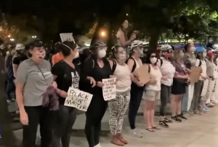 2020_08 03 wall of moms